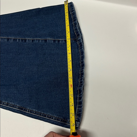 Rock & Roll Denim Women's Classic Blue Bell Bottom/Flared Stretch Jeans - Picture 8 of 8